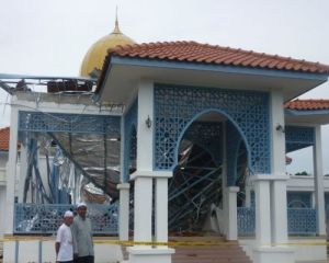 masjid_runtuh